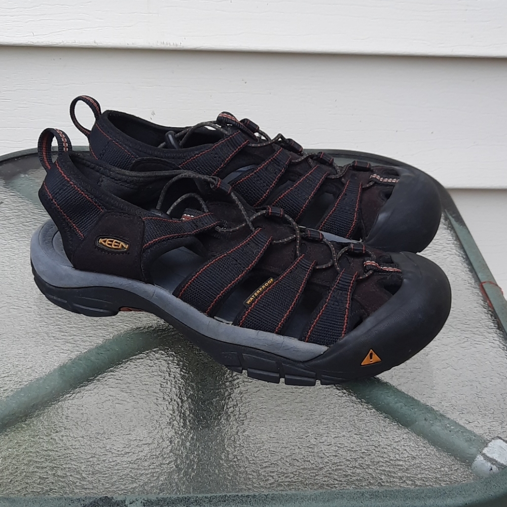 KEEN Newport H2 waterproof sandals Black/Red, 9